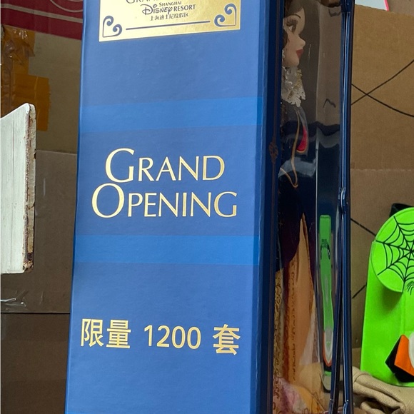 DISNEY SHANGHAI RESORT   2016 GRAND OPENING DOLL ‘’SNOW WHITE’’ LTD 1200 PCS - Picture 2 of 8